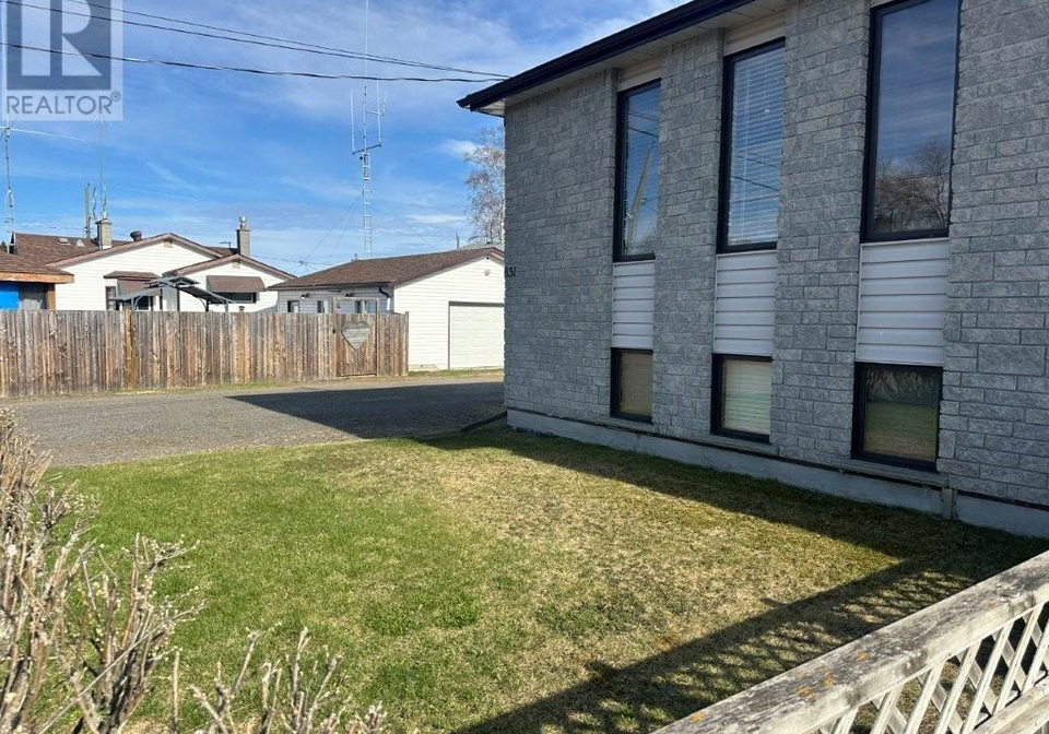 851-853-newport-avenue-thunder-bay-ontario-tb2601096