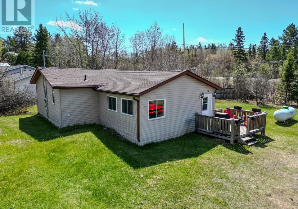 5-tallieu-kenora-ontario-tb2601217