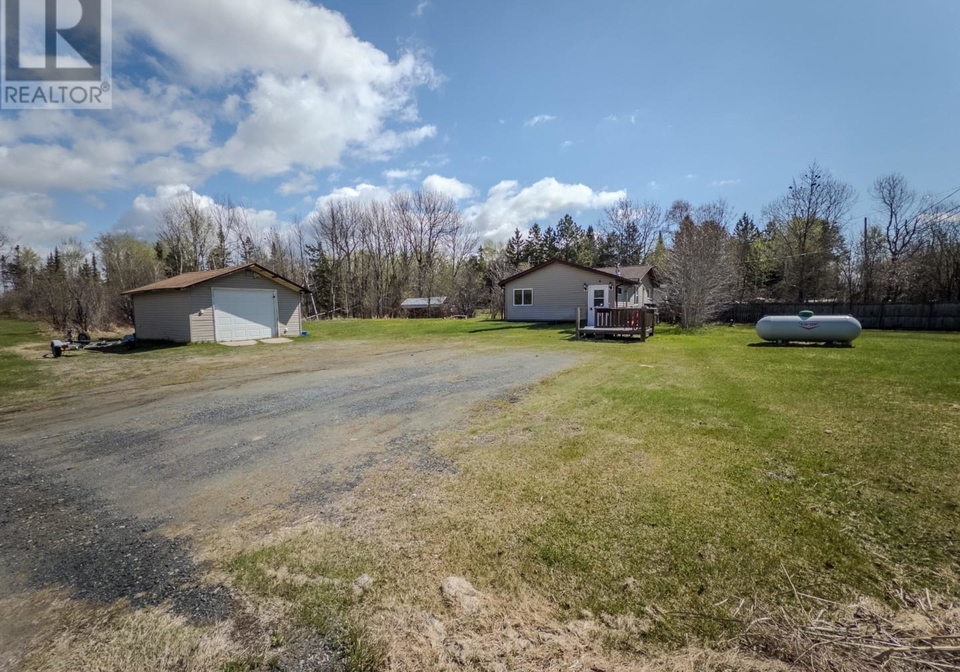 5-tallieu-kenora-ontario-tb2601217