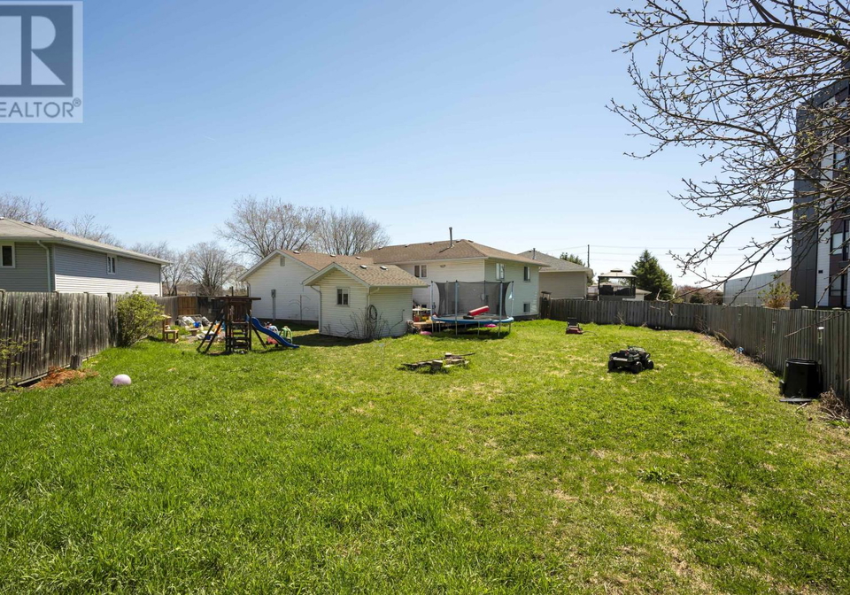 215-linden-ct-thunder-bay-ontario-tb2601263