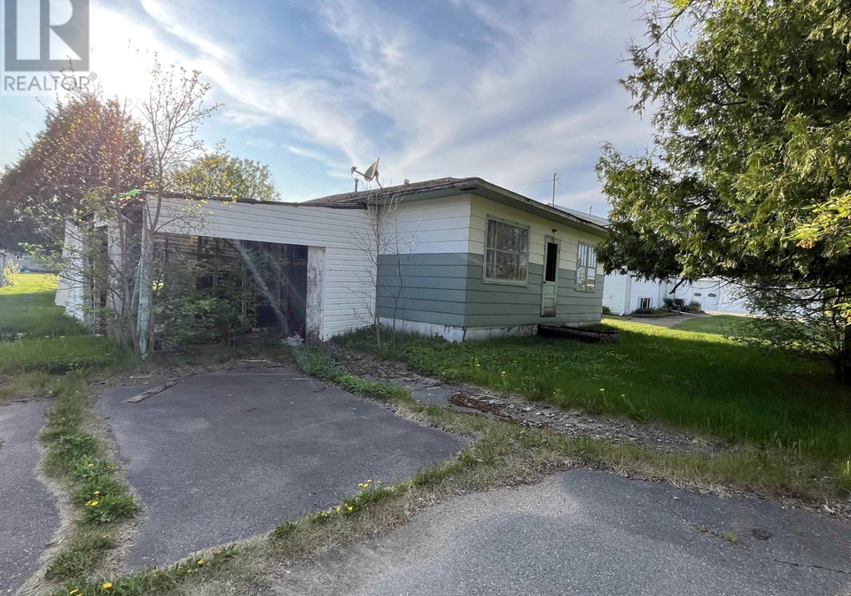 126-white-st-atikokan-ontario-tb2601303