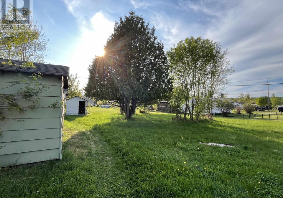 126-white-st-atikokan-ontario-tb2601303