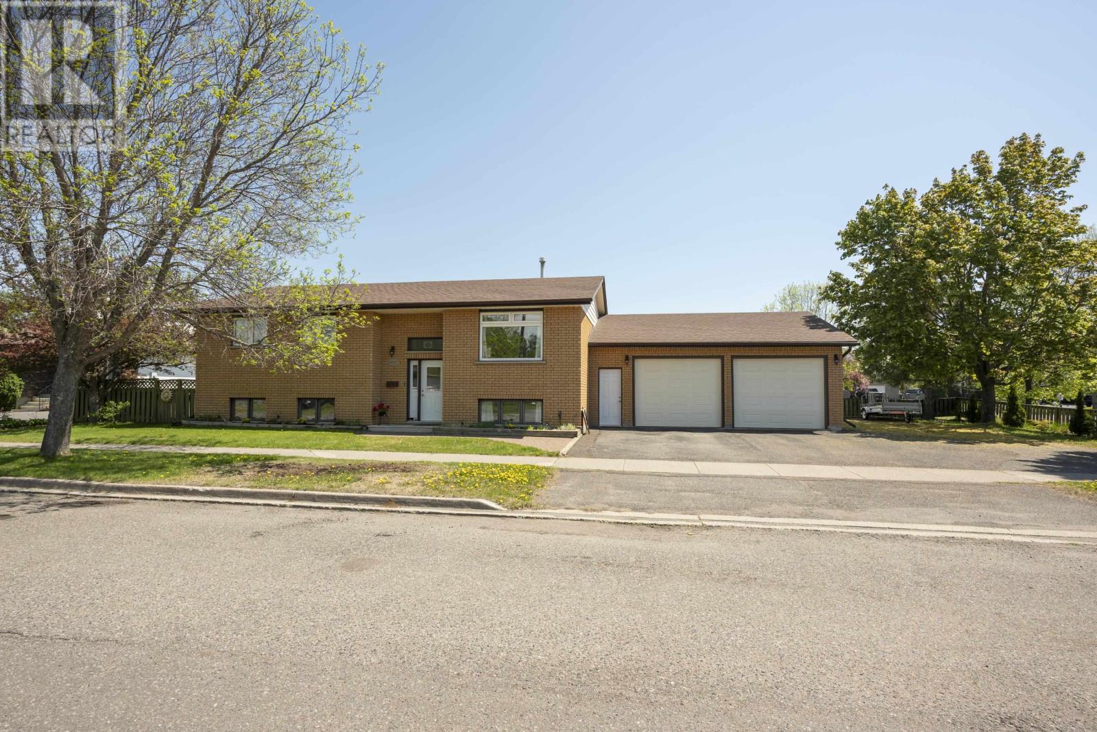 400-randall-ct-thunder-bay-ontario-tb2601388