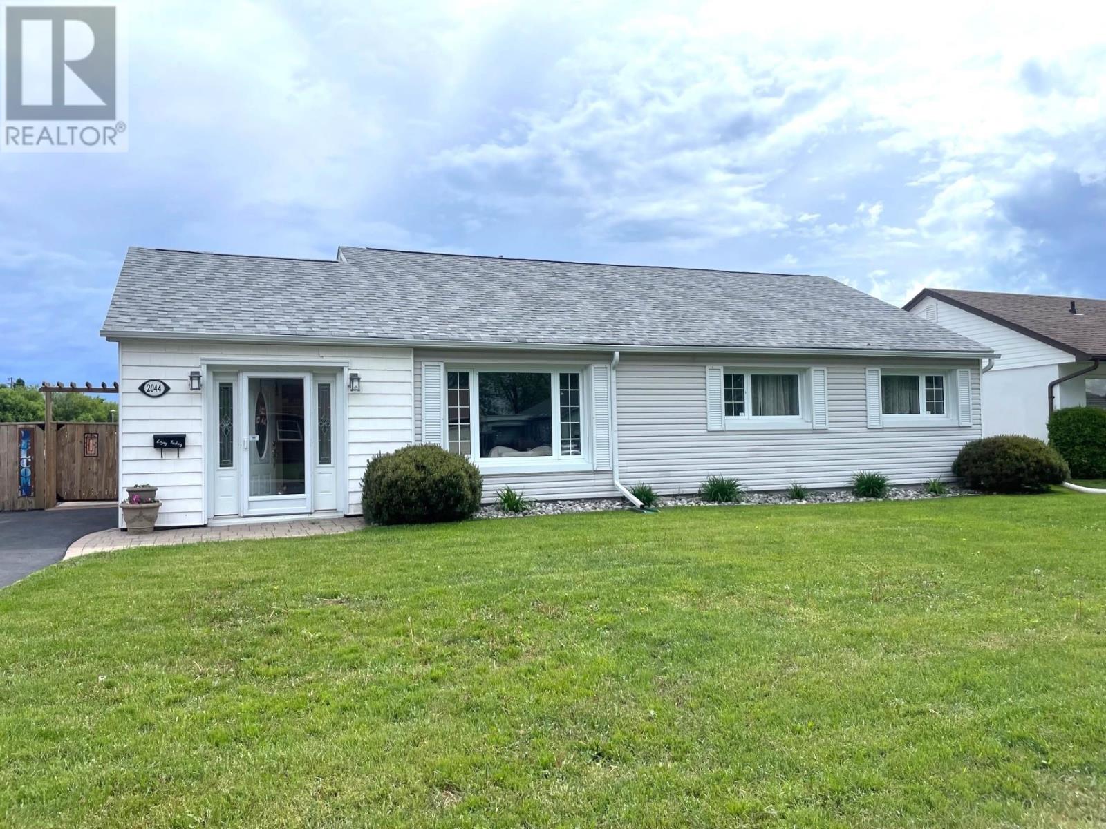 2044-begin-street-e-thunder-bay-ontario-tb2601590