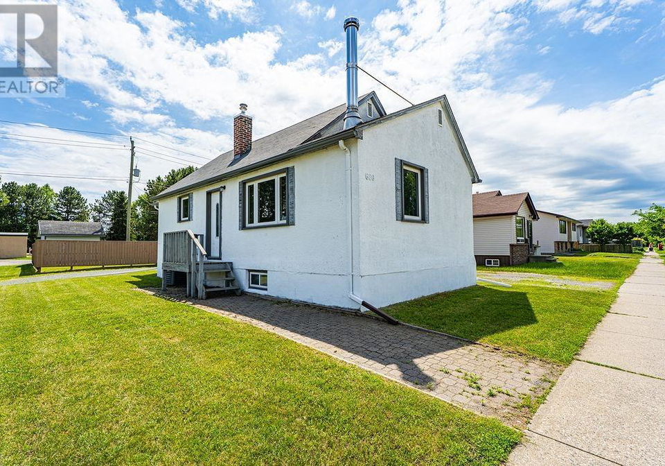600-mary-st-w-thunder-bay-ontario-tb2601687