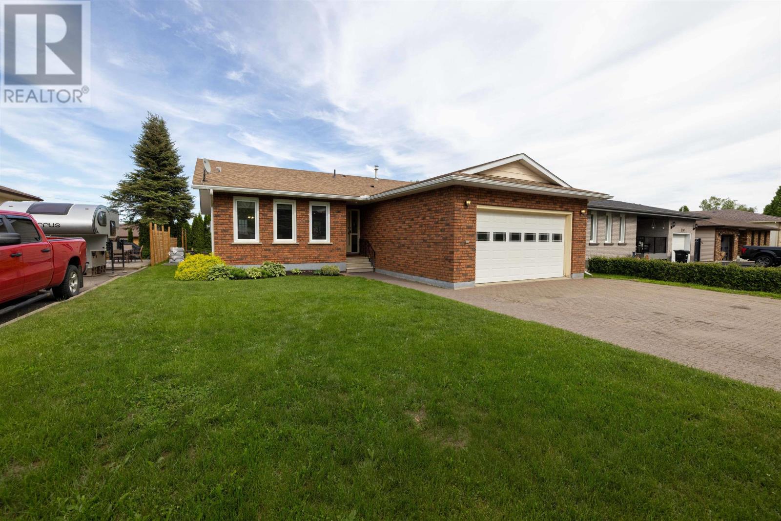 212-downing-street-thunder-bay-ontario-tb2601706