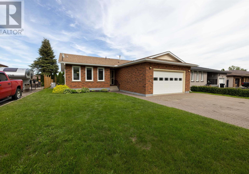 212-downing-street-thunder-bay-ontario-tb2601706
