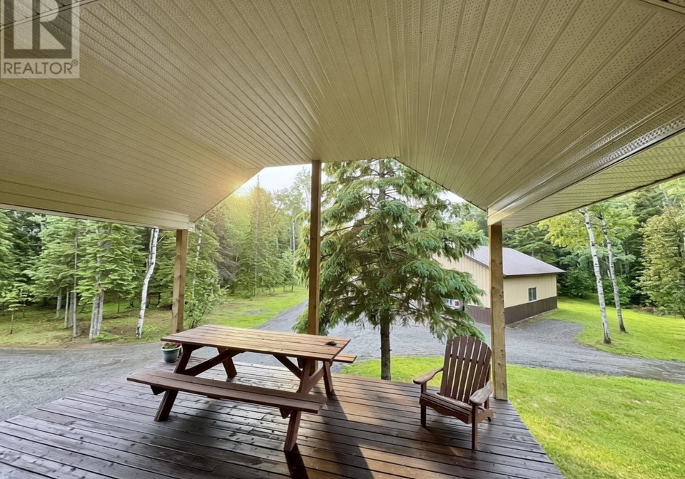 425-road-emo-ontario-tb2601717