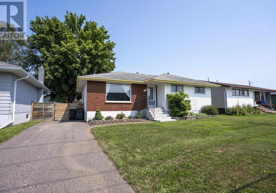 139-churchill-drive-w-thunder-bay-ontario-tb2602277
