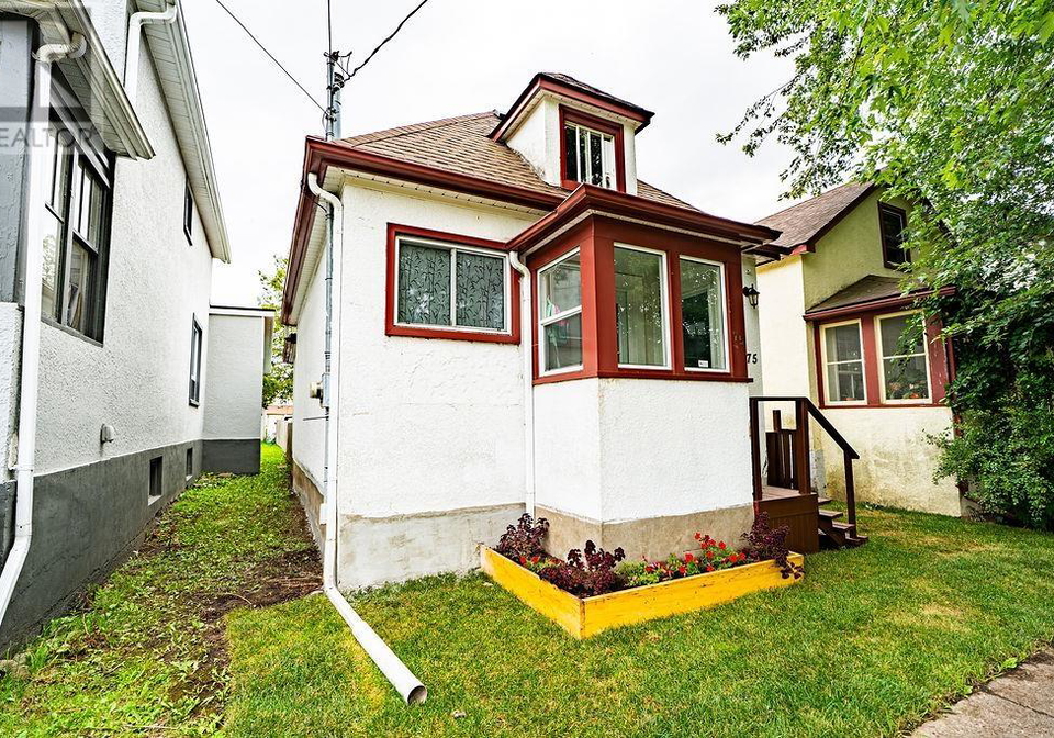 75st-thunder-bay-ontario-tb2602397