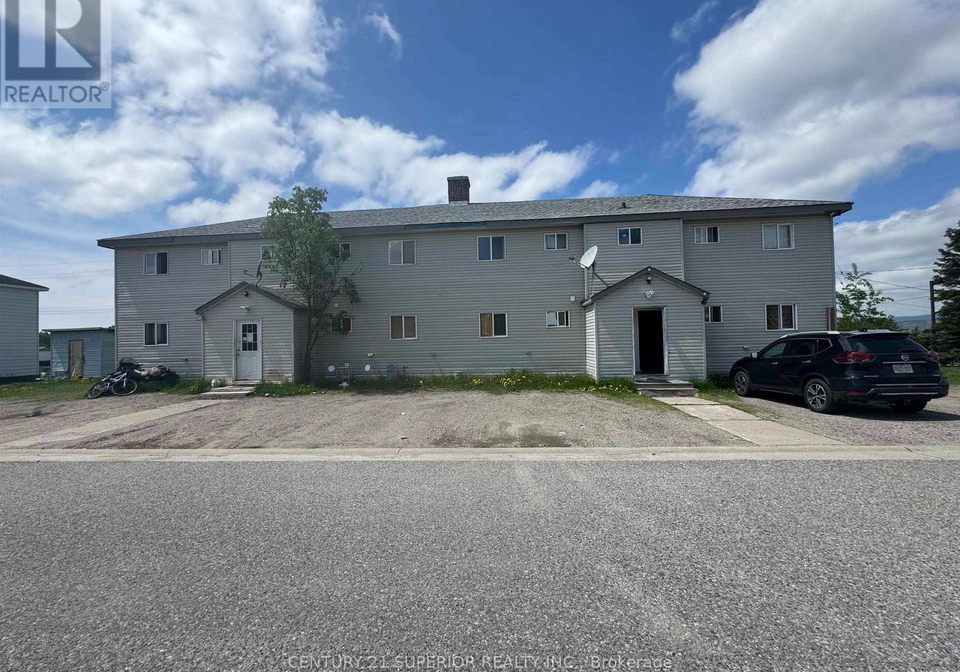 2-whitman-court-marathon-tb-74-ontario-x13445956