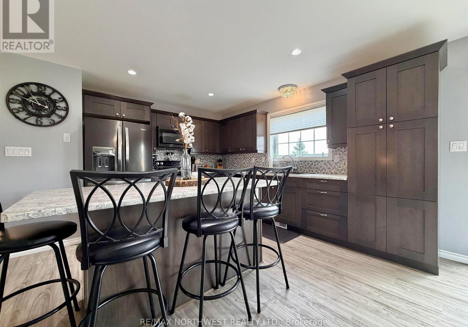 8-spruce-drive-emo-tb-402-ontario-x13726250