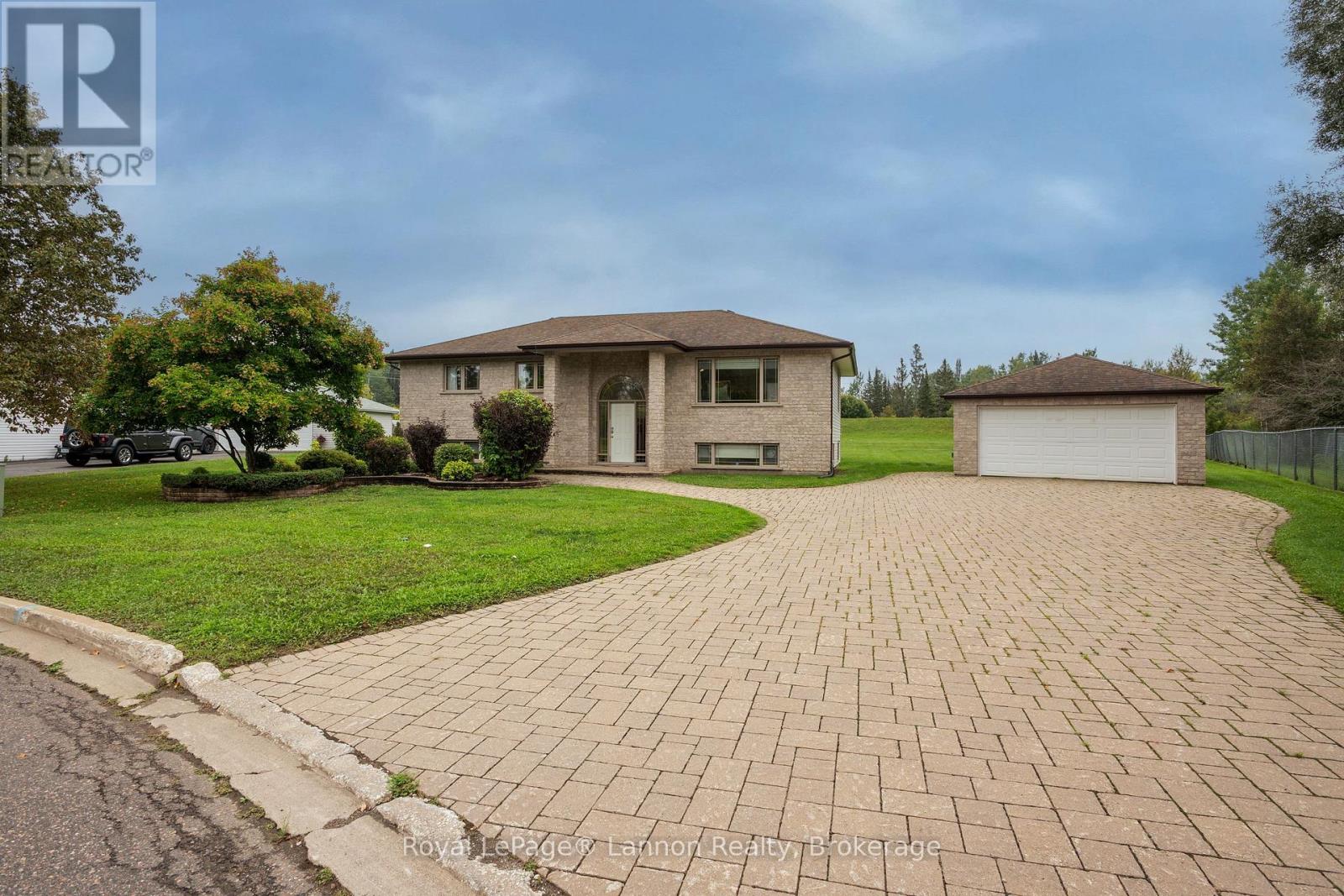 2196-falconcrest-drive-thunder-bay-riverdale-road-ontario-x13736166