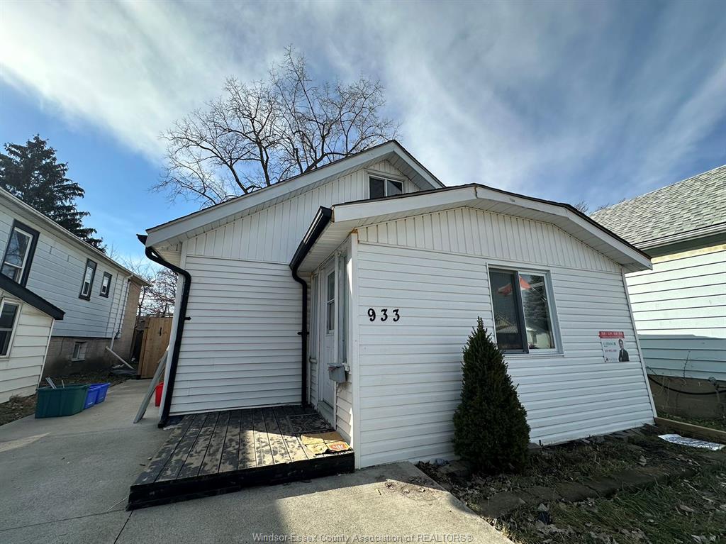 933 Bridge Avenue, Windsor