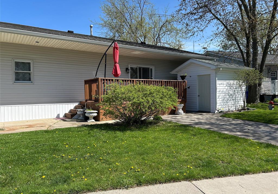 27-spruce-mcgregor-ontario-25010561