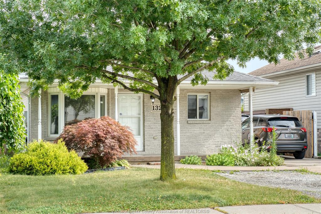 1329-foster-avenue-windsor-ontario-25017814