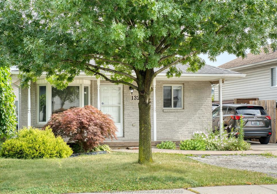 1329-foster-avenue-windsor-ontario-25017814