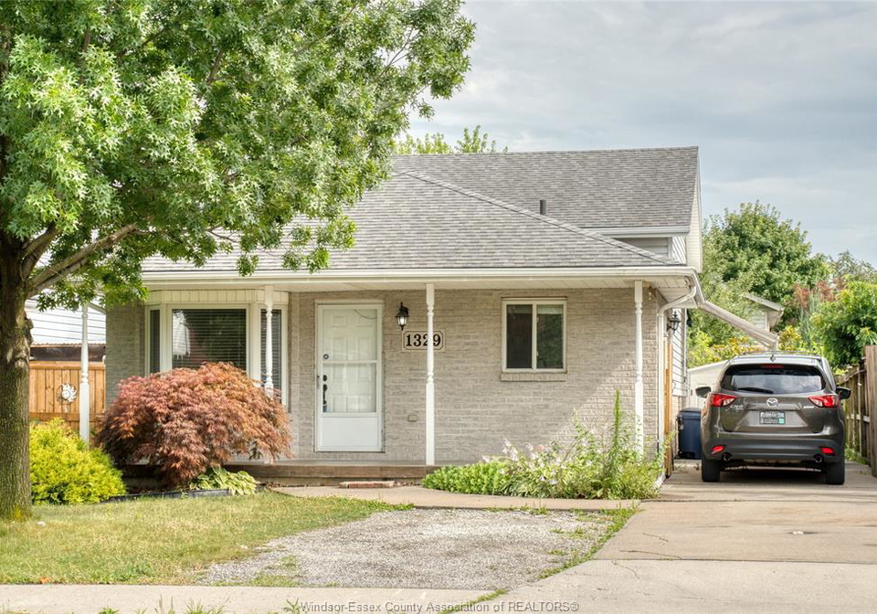 1329-foster-avenue-windsor-ontario-25017814