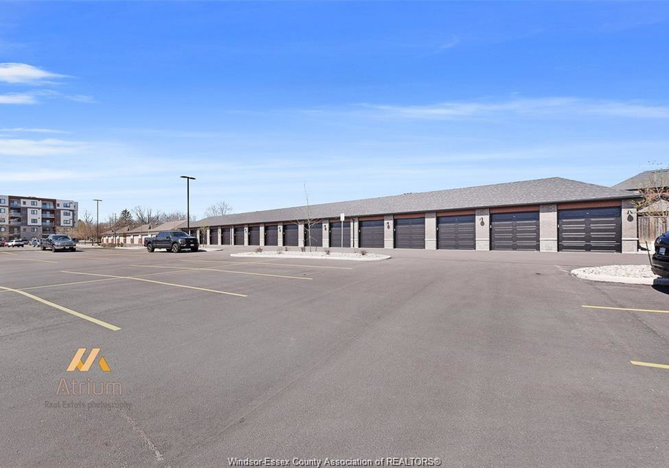 2550-sandwich-west-parkway-lasalle-ontario-25021122