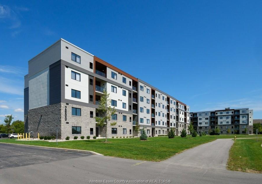 2600-sandwich-west-parkway-lasalle-ontario-25023512