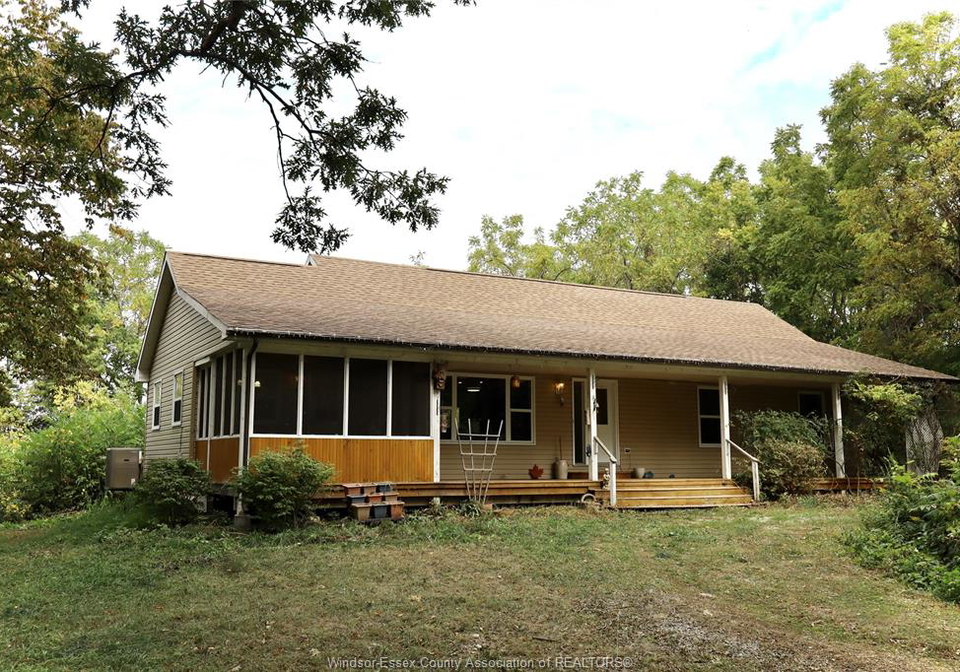 761-east-west-road-pelee-island-ontario-25024008
