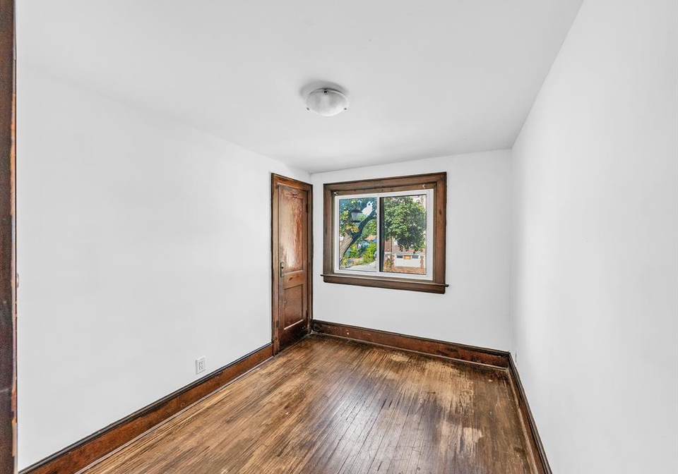 527-mcewan-windsor-ontario-25024332