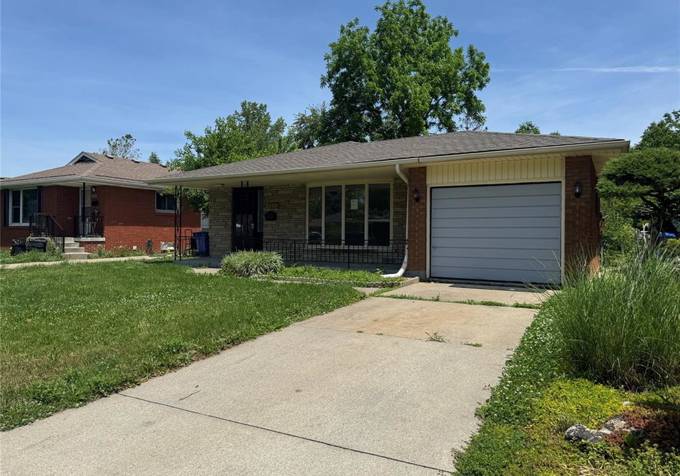 2650-rivard-avenue-windsor-ontario-25028547