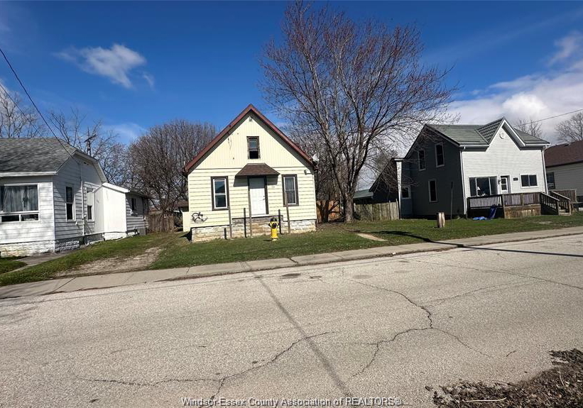 135-edgar-street-chatham-ontario-25028593