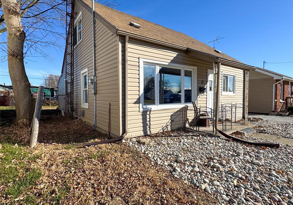 17-mcnaughton-avenue-wallaceburg-ontario-25029215