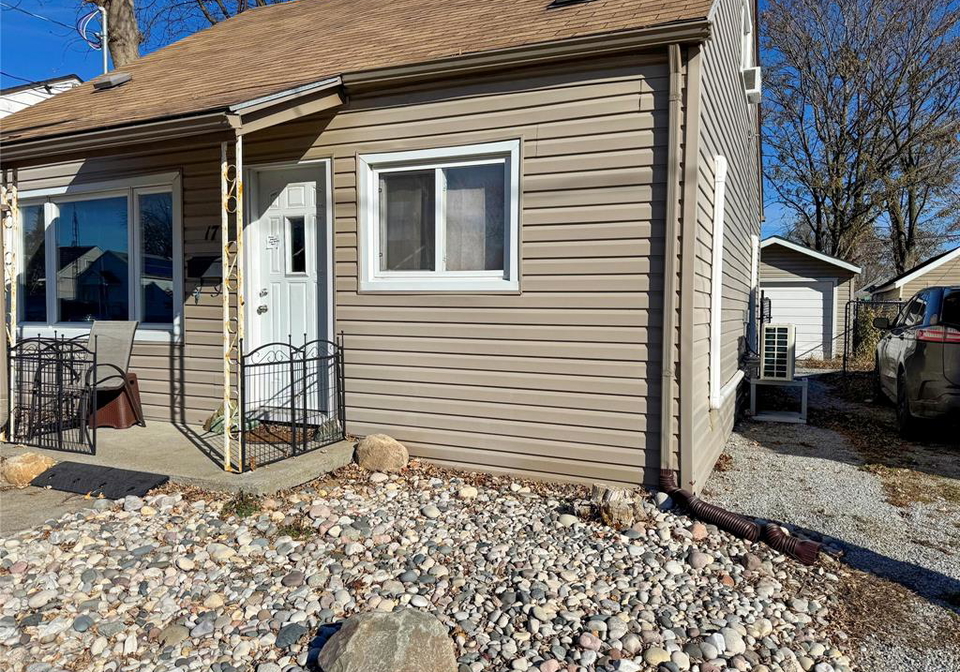 17-mcnaughton-avenue-wallaceburg-ontario-25029215