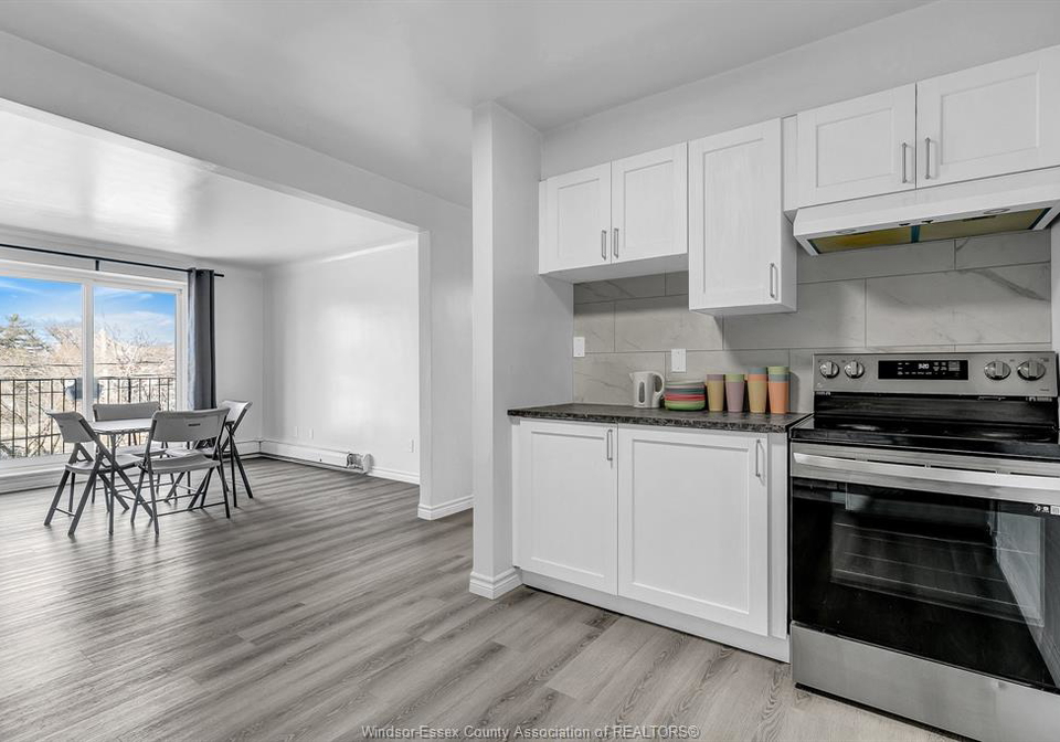 2136-wyandotte-street-west-windsor-ontario-25029459