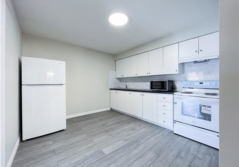 2136-wyandotte-street-west-windsor-ontario-25029461