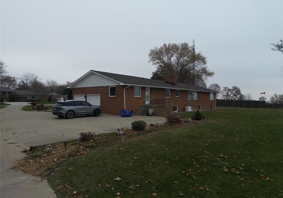 1239-oxford-avenue-kingsville-ontario-25030655
