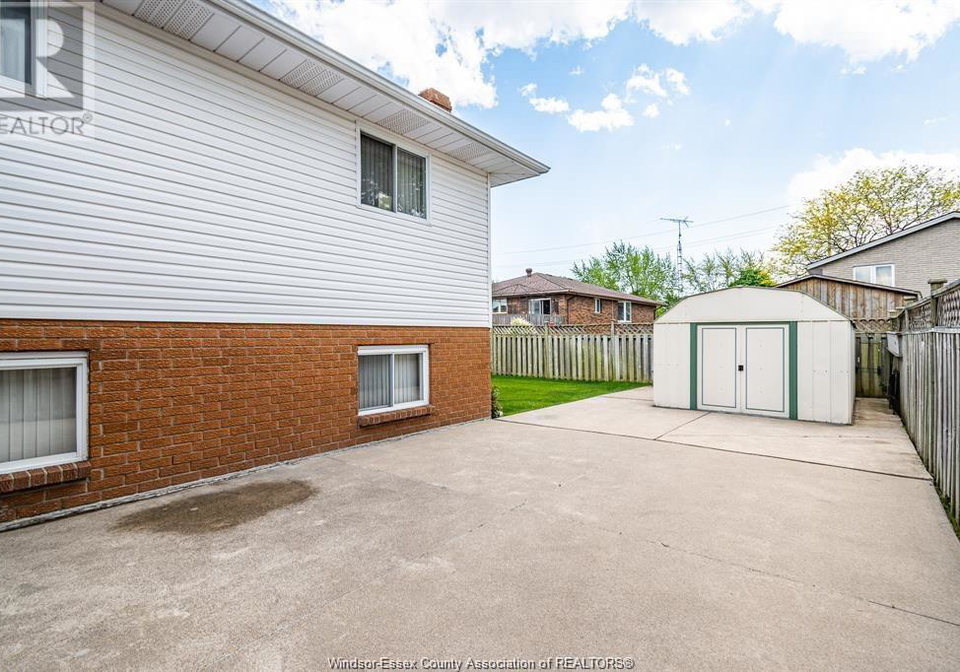 8351-kingston-crescent-windsor-ontario-25030691