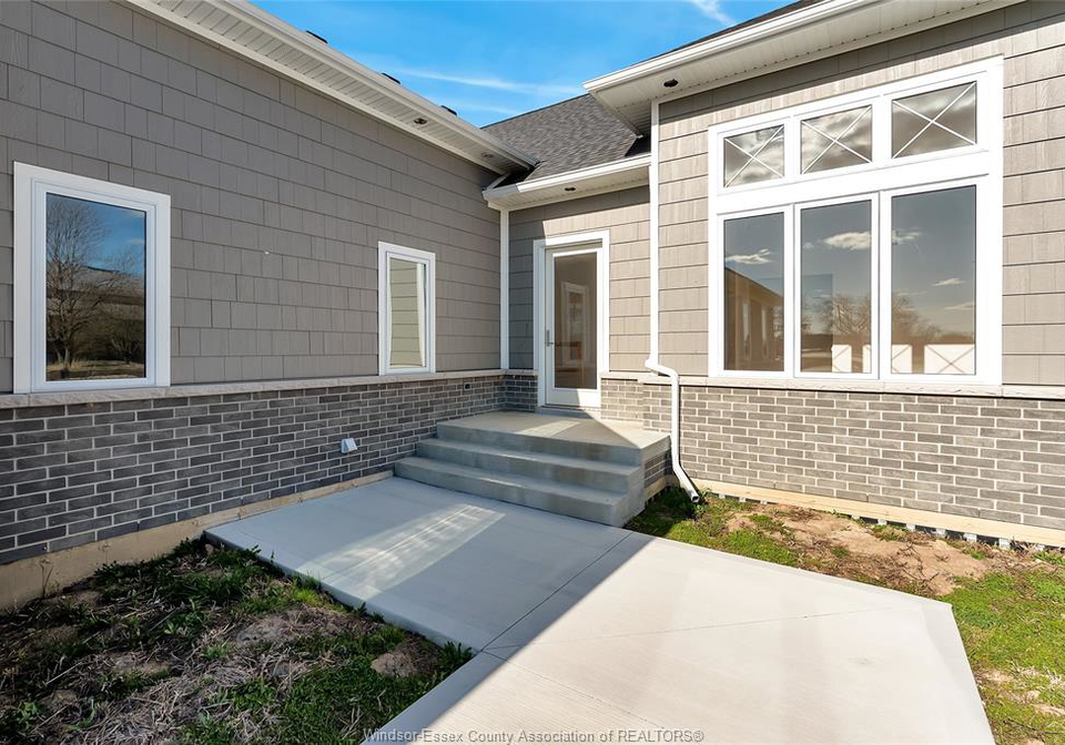 35-sandcastle-amherstburg-ontario-25031358