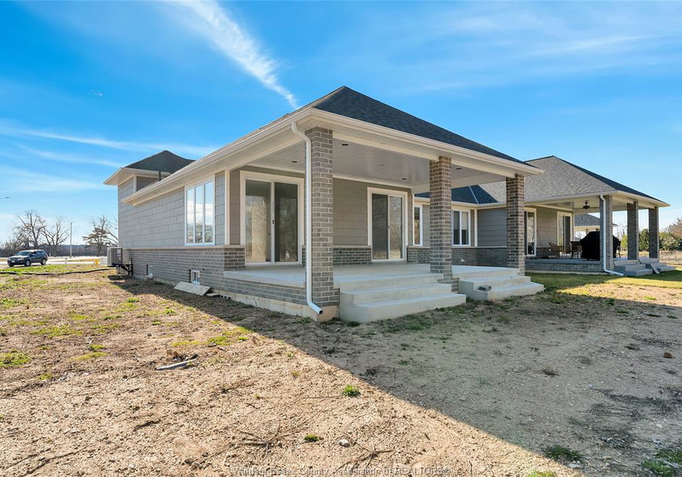 35-sandcastle-amherstburg-ontario-25031358