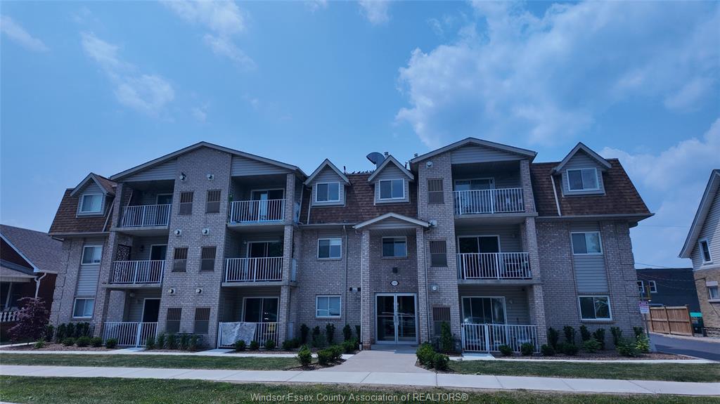 1323-langlois-avenue-windsor-ontario-26000057