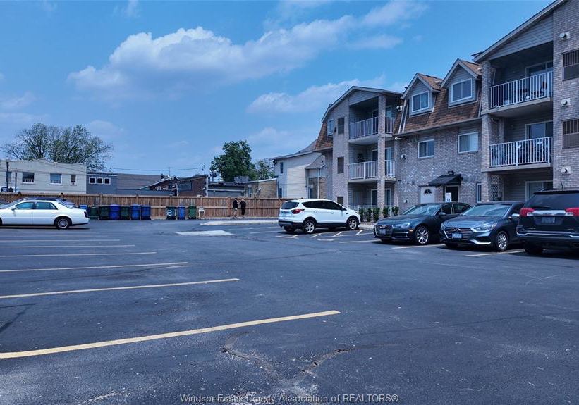 1323-langlois-avenue-windsor-ontario-26000057