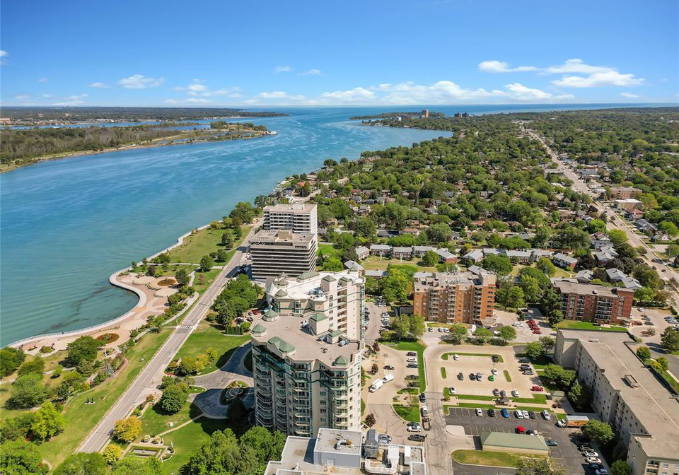 4955-riverside-drive-east-windsor-ontario-26000227