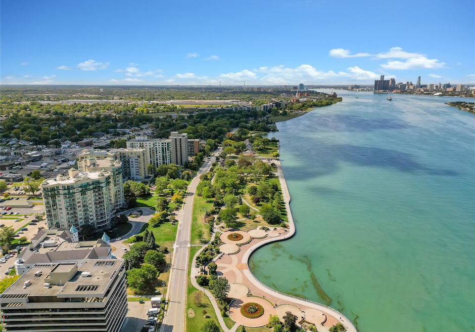 4955-riverside-drive-east-windsor-ontario-26000227