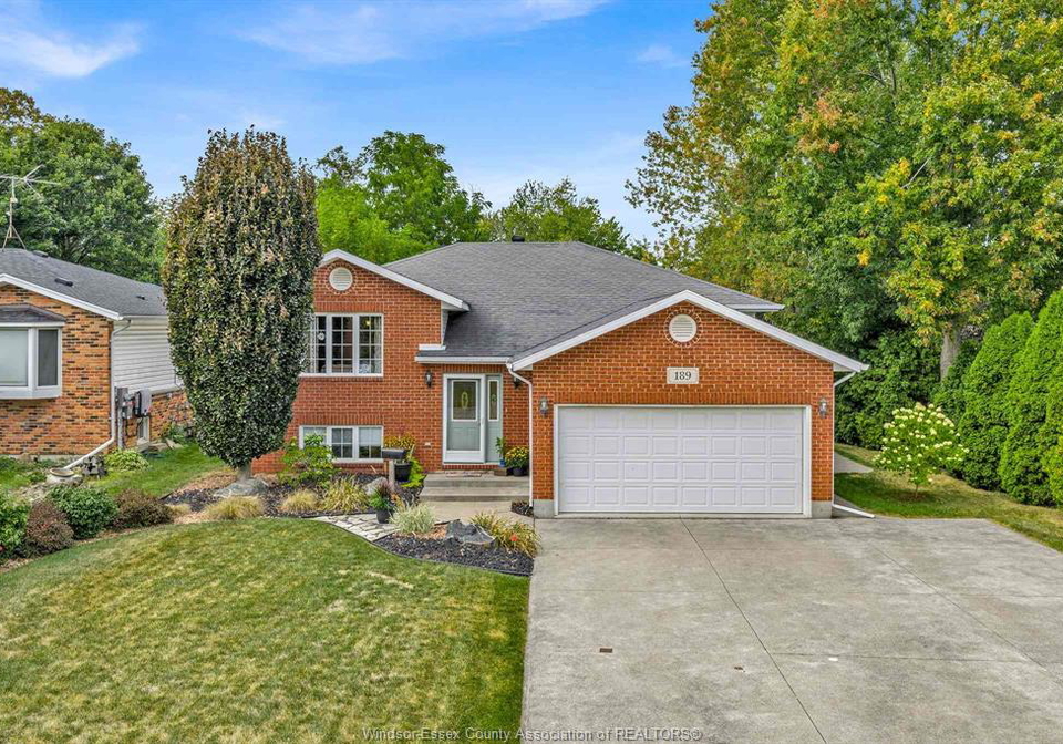 189-woodland-harrow-ontario-26000352