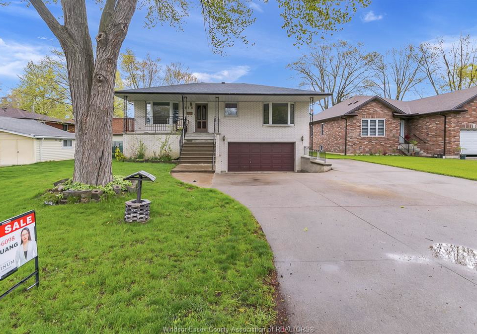 3818-woodward-windsor-ontario-26000380