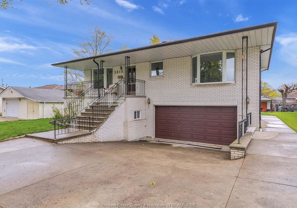 3818-woodward-windsor-ontario-26000380