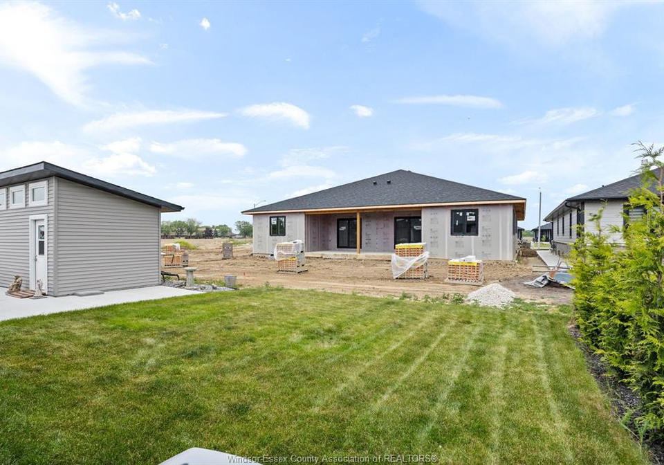 76-mckenzie-essex-ontario-26000401