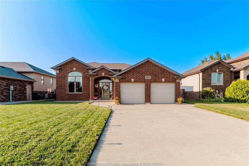 1429-oakwood-avenue-lakeshore-ontario-26000559