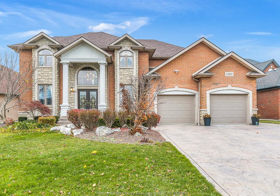 1585-stoneybrook-crescent-windsor-ontario-26000560