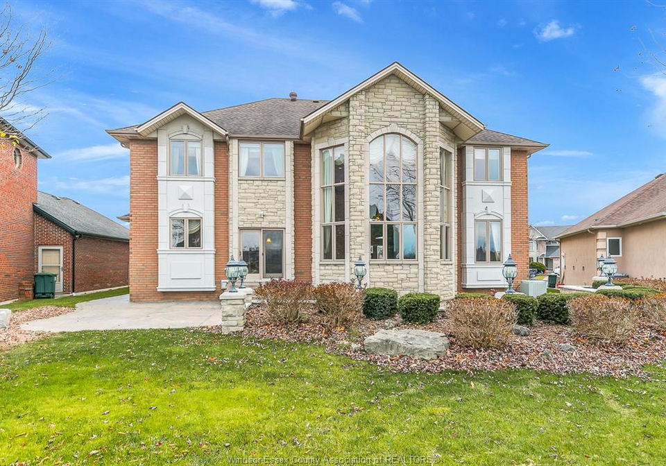1585-stoneybrook-crescent-windsor-ontario-26000560