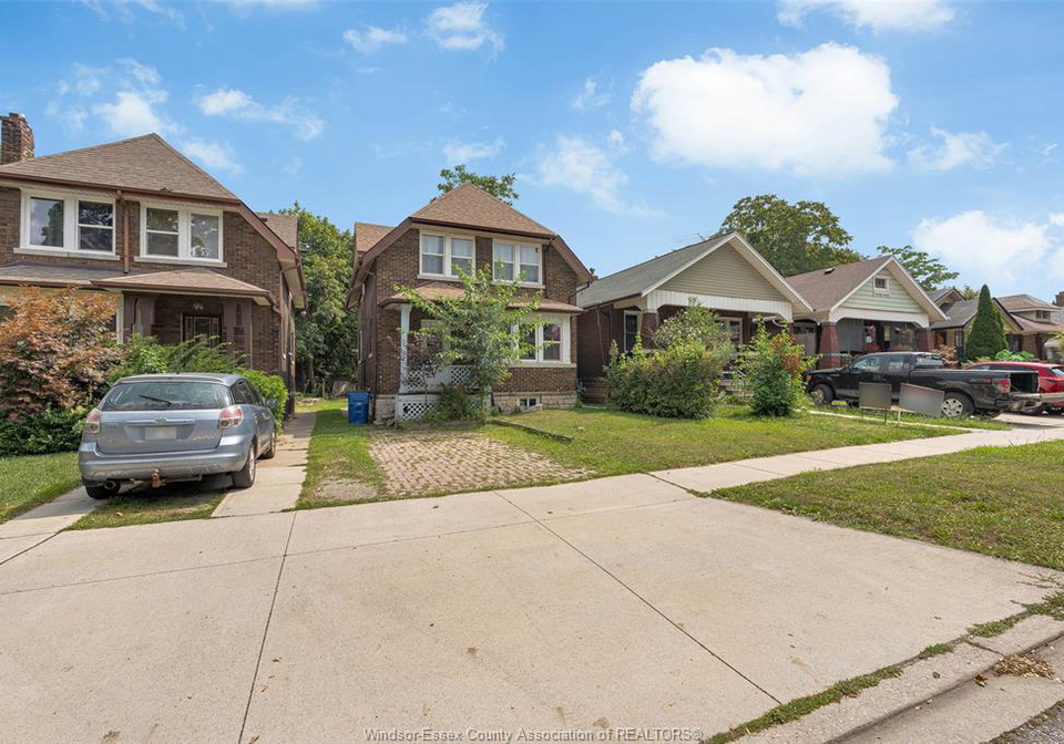 466-rankin-windsor-ontario-26000811