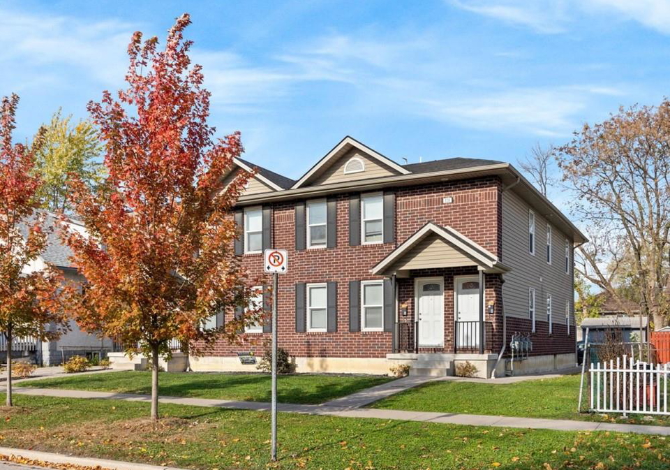 528-chippawa-windsor-ontario-26001097