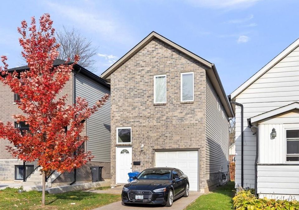 700-bridge-avenue-windsor-ontario-26001131